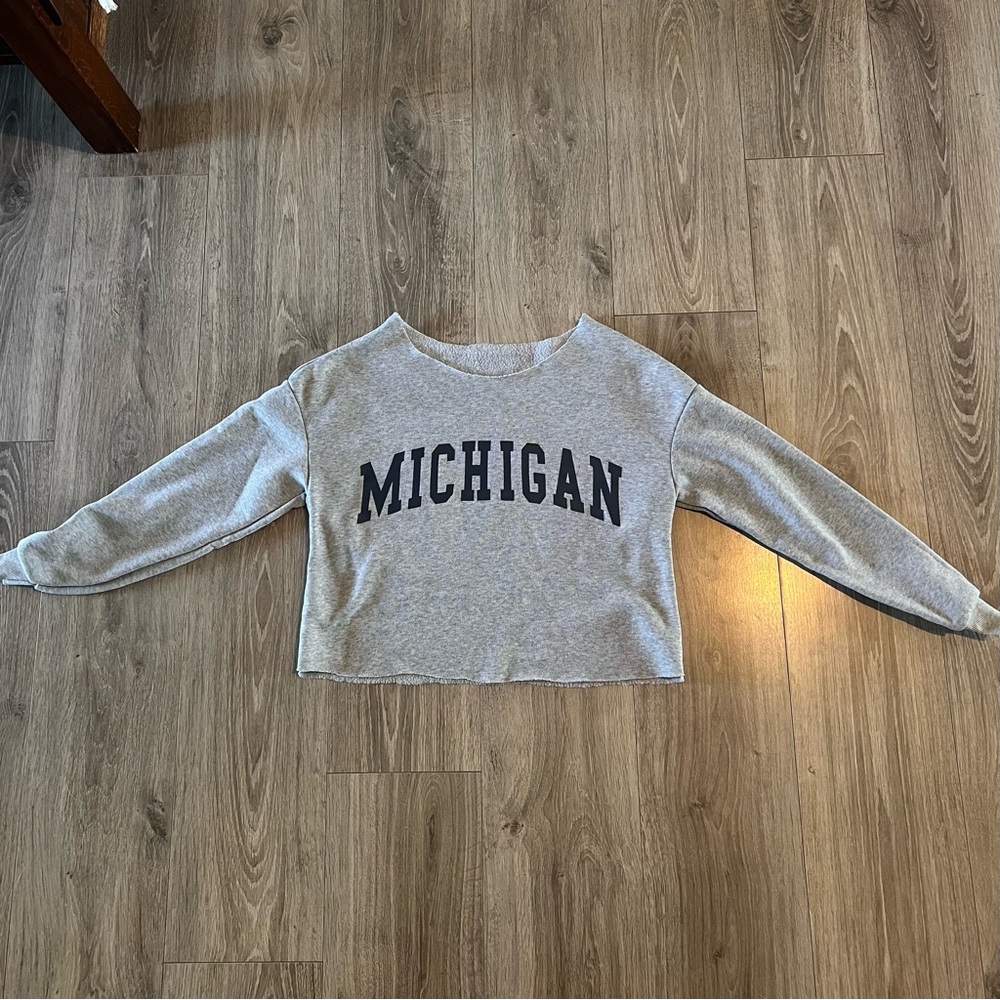 Youth Large off the shoulder cropped sweatshirt
